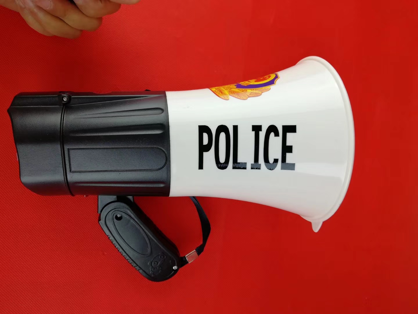 交警裝備廠家?guī)惴治鼋痪b備有哪些？